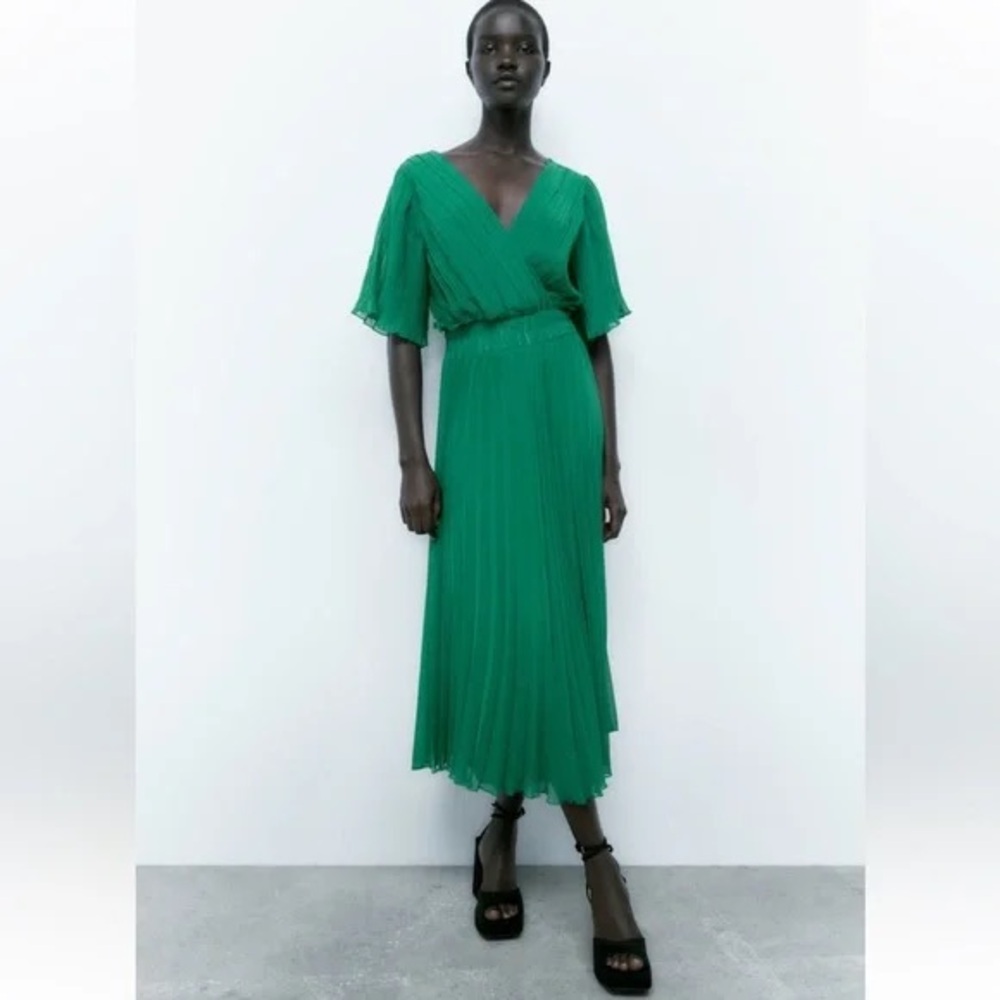 Beautiful emerald pleated silky Zara midi dress